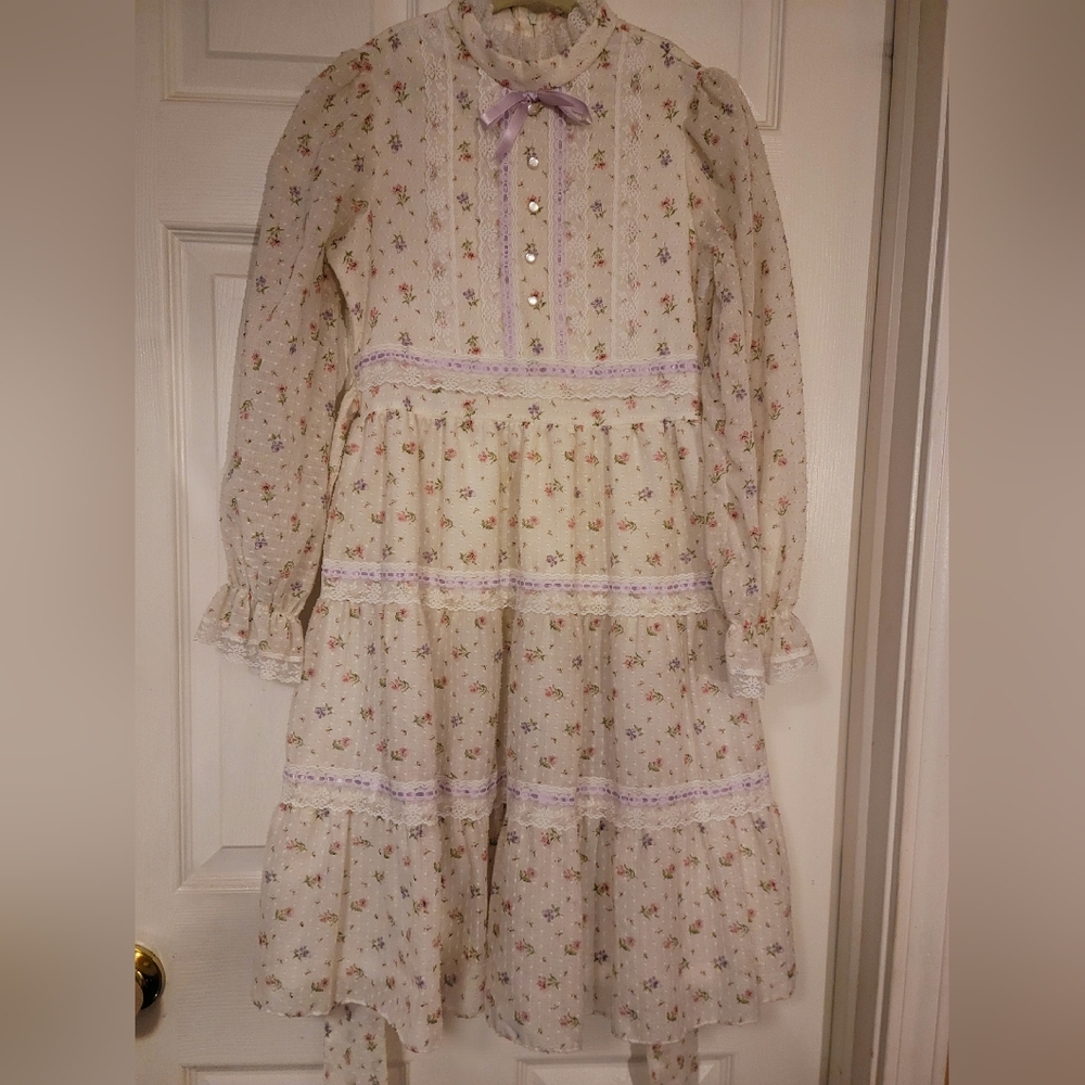 VintGe Cottagecore Prairie Swiss Dot Floral Dress